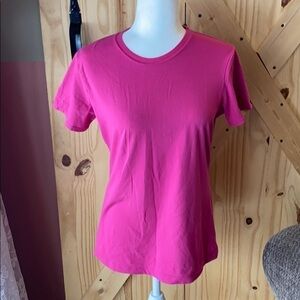Reebok Women's Workout Tee Size Medium Pink